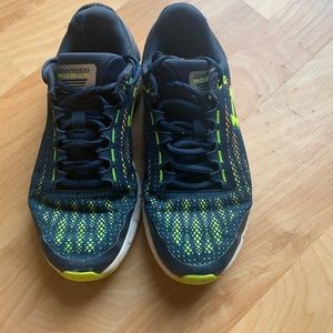 Boys sneakers size 5Y